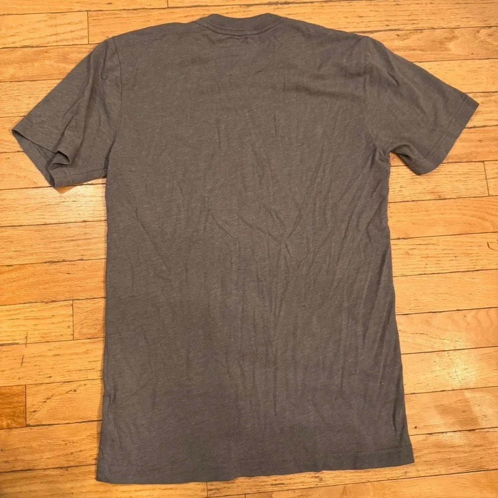 The North Face Boston Graphic T-Shirt Mens XS Gray Short Sleeve Crew Neck Tee - Picture 5 of 6
